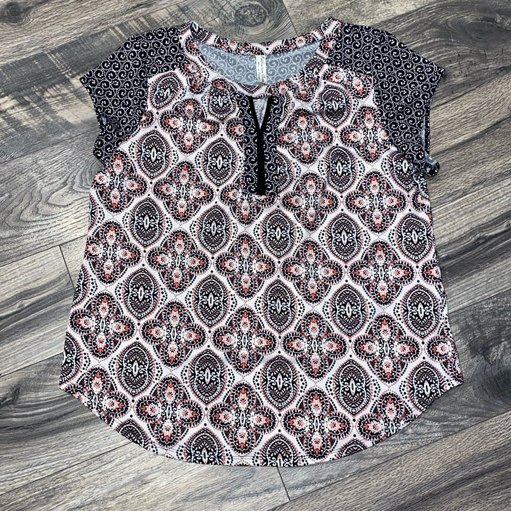 EUC stretch too short sleeve size XL